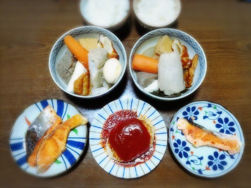 2022-12-1　献立１(焼き鮭、豆腐ハンバーグケチャップソース、京芋のおでん)