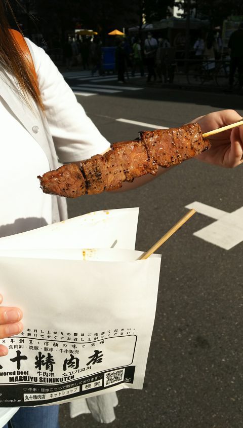 筋はあるけど500円にしては柔らかくて美味しい。次に来るときはハラミ串とか牛タン串とか食べてみたいな。