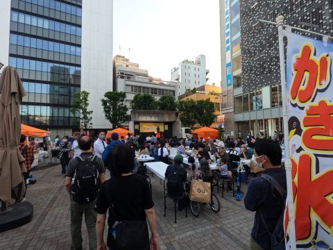 松坂屋上野店の前の“おかちまちパンダ広場”で「シタマチ.パンダGWフェスタ」が行なわれていました。屋台も出ていてテンション上がる。