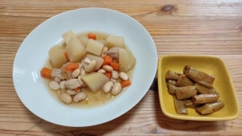 大豆と豚肉の煮物　オオイタドリのメンマ風