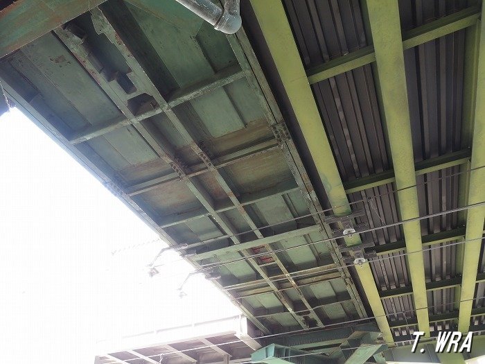 客車台枠が流用されたJR西小倉駅跨線橋